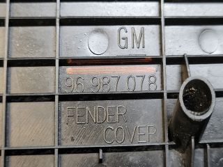 bontott CHEVROLET CRUZE Jobb Sárvédő Csavar Burkolat