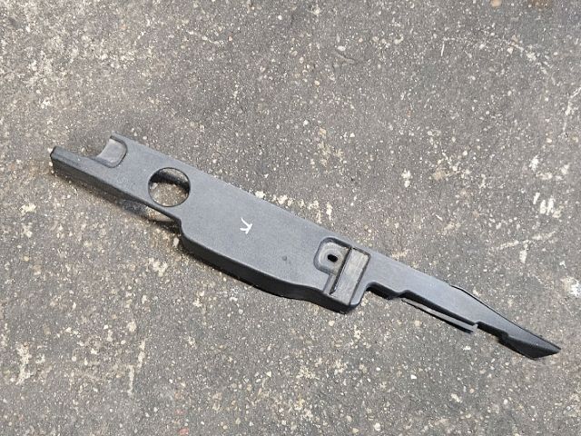 bontott CHEVROLET CRUZE Jobb Sárvédő Csavar Burkolat