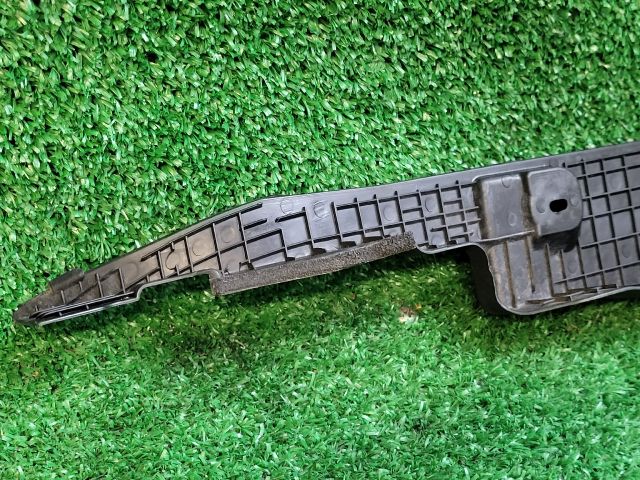 bontott CHEVROLET CRUZE Jobb Sárvédő Csavar Burkolat