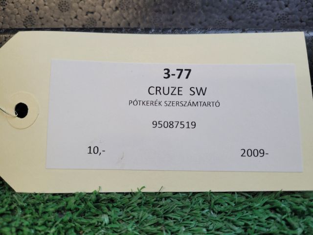 bontott CHEVROLET CRUZE Pótkerék Szerszámtartó