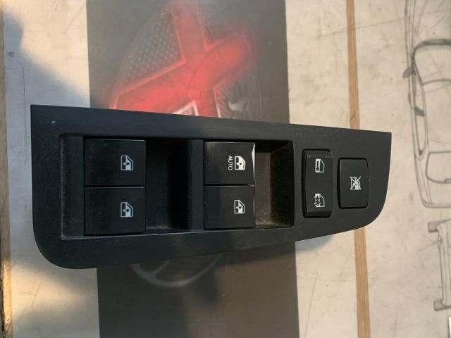 bontott CHEVROLET EPICA Ablakemelő Kapcsoló Négyes / Kettes