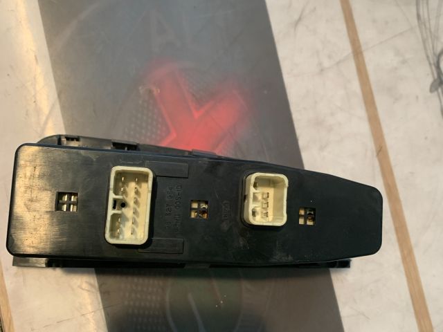 bontott CHEVROLET EPICA Ablakemelő Kapcsoló Négyes / Kettes