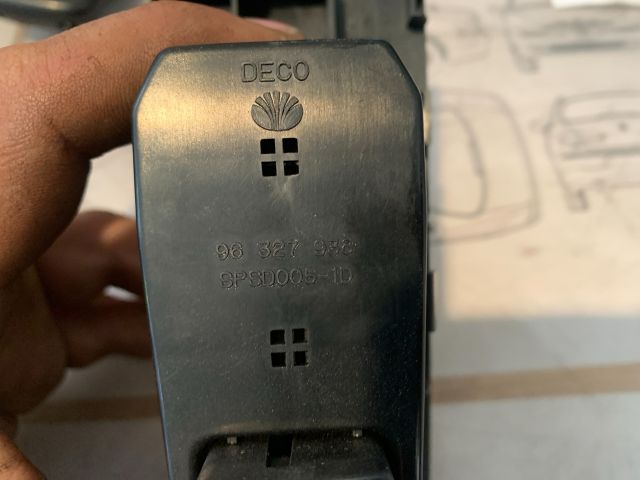 bontott CHEVROLET EPICA Jobb első Ablakemelő Kapcsoló