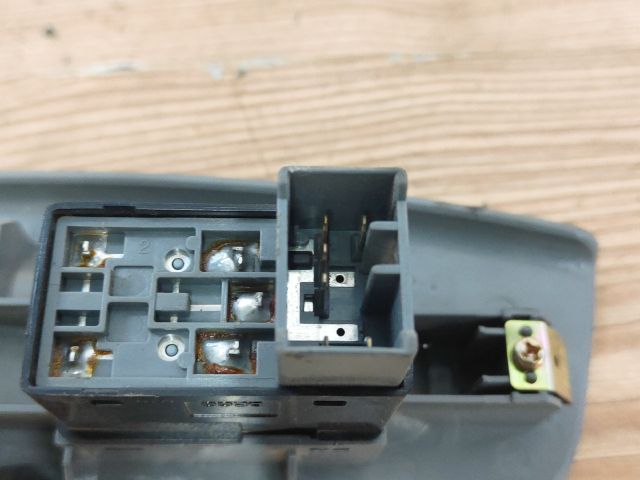 bontott CHEVROLET LACETTI Bal hátsó Ablakemelő Kapcsoló