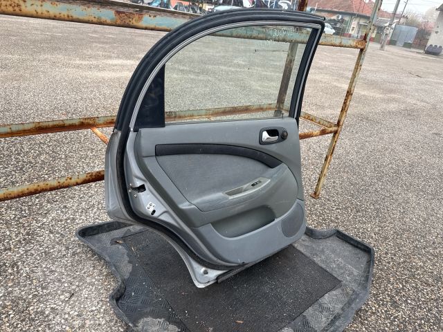 bontott CHEVROLET LACETTI Bal hátsó Ajtó (Részeivel)