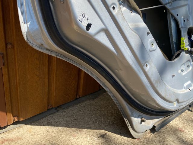 bontott CHEVROLET LACETTI Bal hátsó Ajtó (Részeivel)