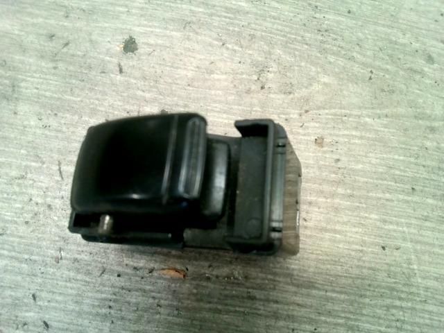 bontott CHEVROLET LACETTI Jobb első Ablakemelő Kapcsoló