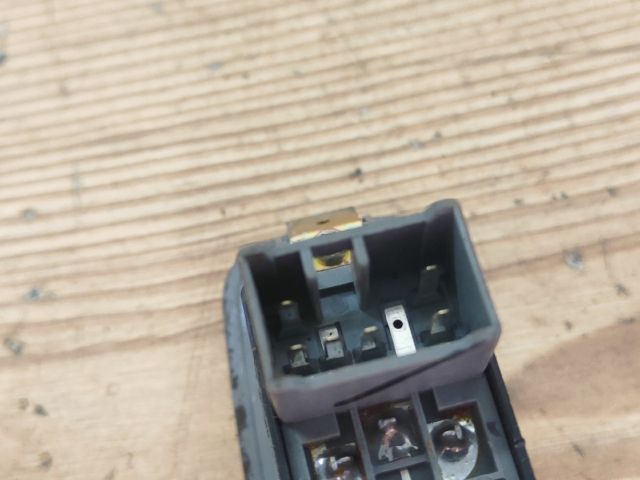 bontott CHEVROLET LACETTI Jobb első Ablakemelő Kapcsoló