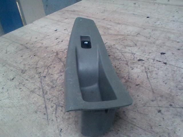 bontott CHEVROLET LACETTI Jobb első Ablakemelő Kapcsoló