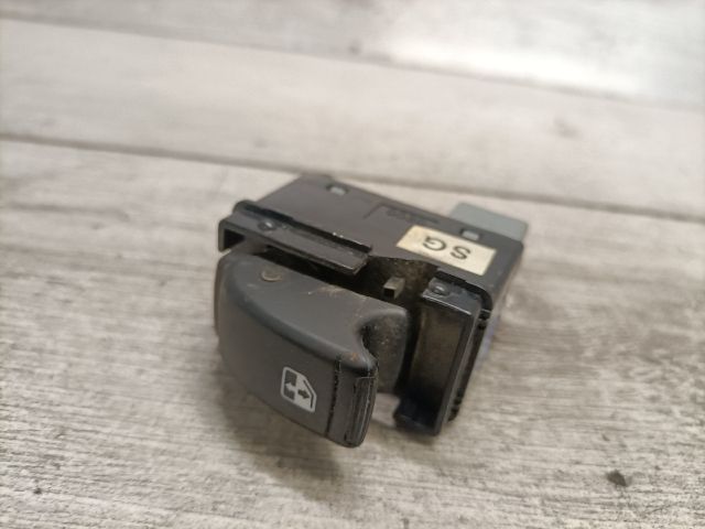 bontott CHEVROLET LACETTI Jobb első Ablakemelő Kapcsoló