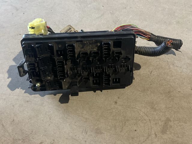 bontott CHEVROLET MATIZ Biztosítéktábla Utastér