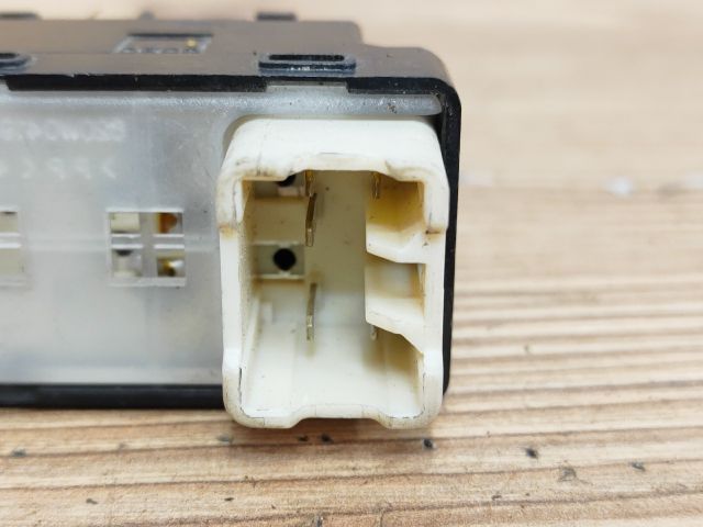 bontott CHEVROLET MATIZ Jobb első Ablakemelő Kapcsoló