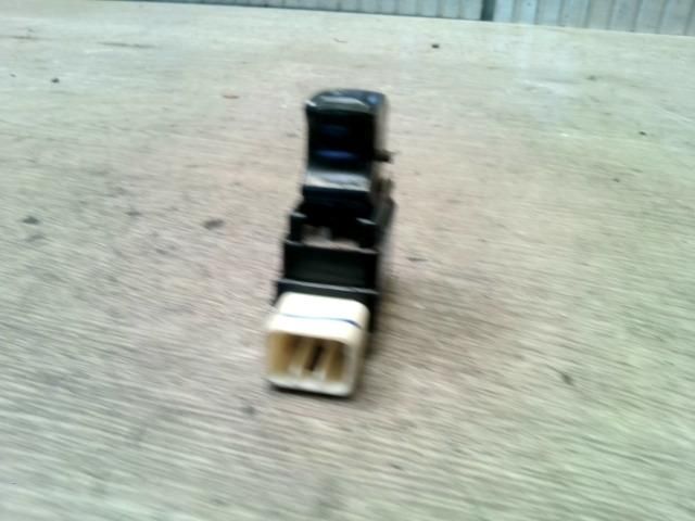 bontott CHEVROLET MATIZ Jobb első Ablakemelő Kapcsoló