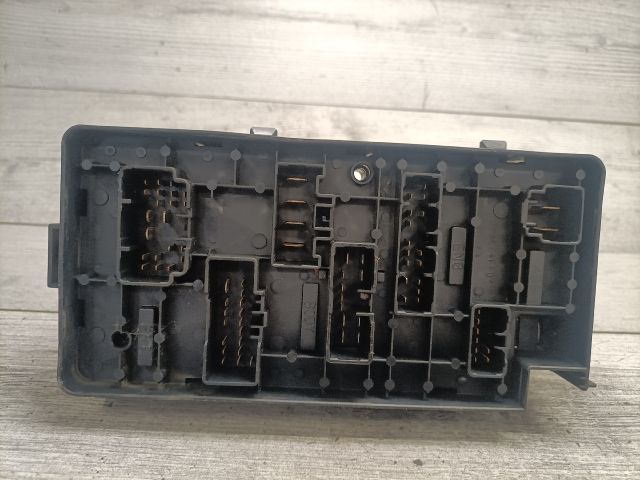 bontott CHEVROLET NUBIRA Biztosítéktábla Utastér