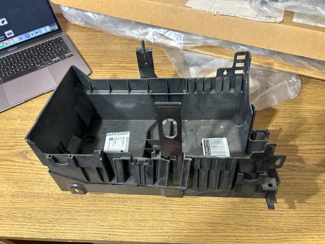 bontott CHEVROLET ORLANDO Akkumulátor Tartó