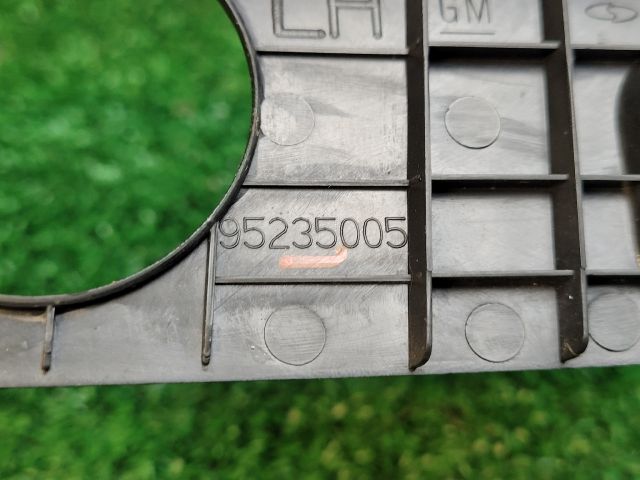 bontott CHEVROLET ORLANDO Bal Sárvédő Csavar Burkolat