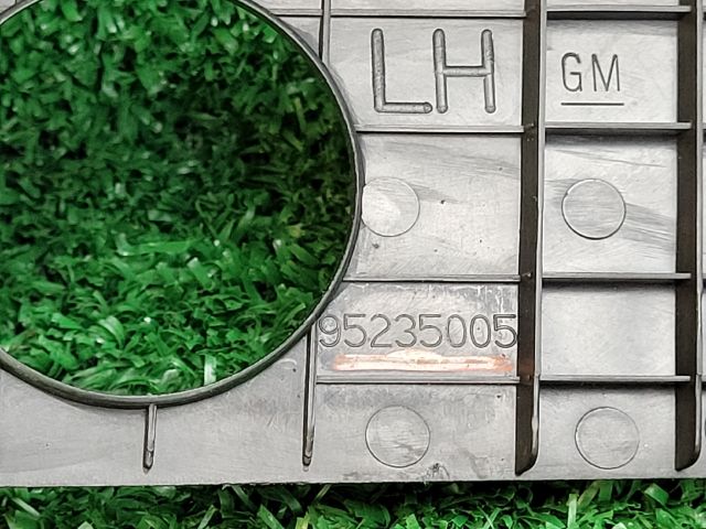 bontott CHEVROLET ORLANDO Bal Sárvédő Csavar Burkolat