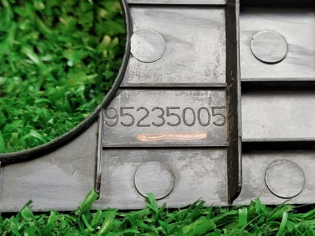 bontott CHEVROLET ORLANDO Bal Sárvédő Csavar Burkolat