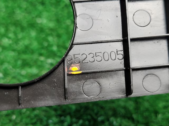 bontott CHEVROLET ORLANDO Bal Sárvédő Csavar Burkolat