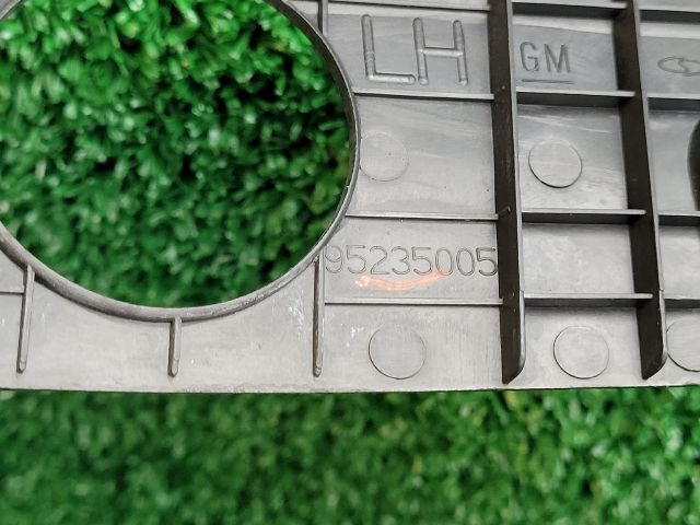 bontott CHEVROLET ORLANDO Bal Sárvédő Csavar Burkolat