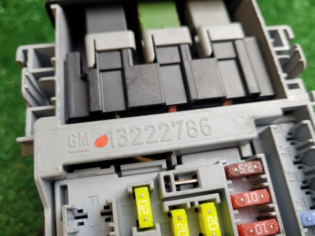 bontott CHEVROLET ORLANDO Biztosítéktábla Utastér