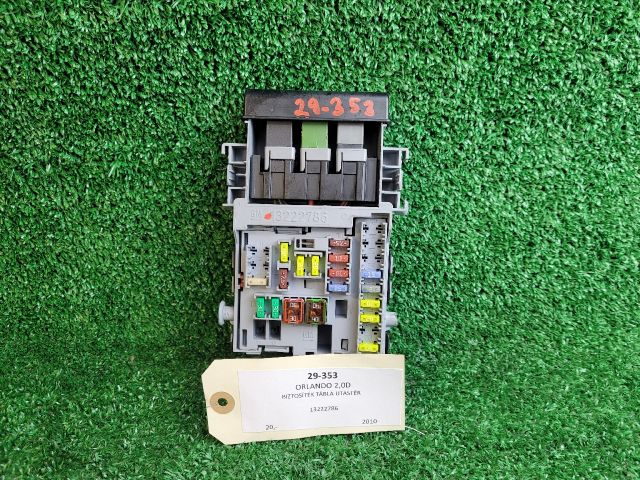 bontott CHEVROLET ORLANDO Biztosítéktábla Utastér