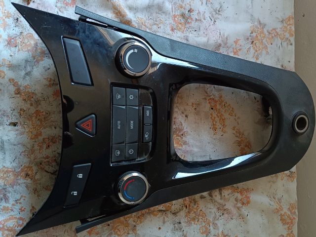 bontott CHEVROLET ORLANDO Fűtéskapcsoló (digit klímás)