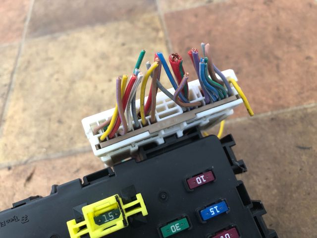 bontott CHEVROLET SPARK Biztosítéktábla Utastér