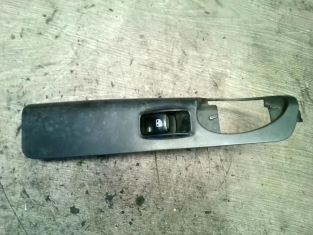 bontott CHEVROLET TACUMA Jobb hátsó Ablakemelő Kapcsoló