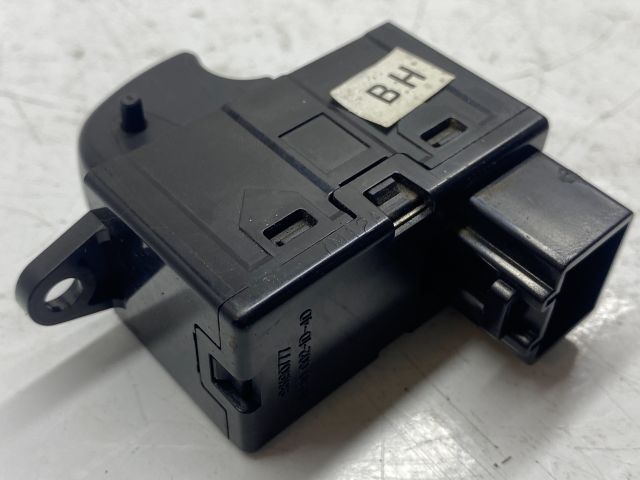 bontott CHEVROLET TACUMA Jobb hátsó Ablakemelő Kapcsoló