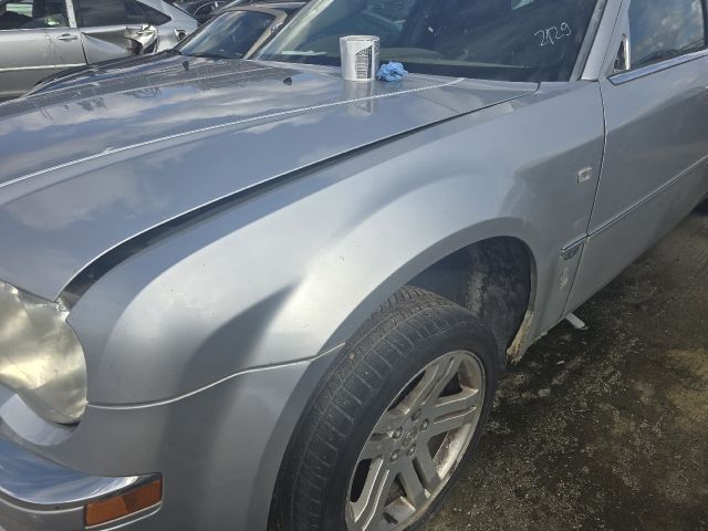 bontott CHRYSLER 300 Bal első Sárvédő