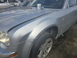 bontott CHRYSLER 300 Bal első Sárvédő