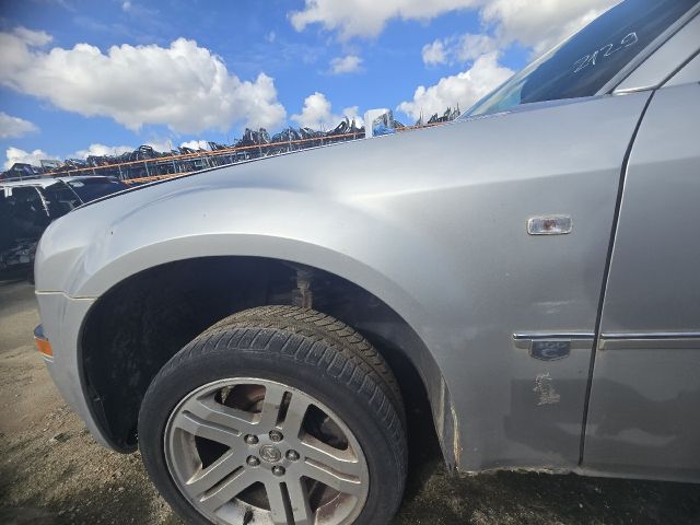 bontott CHRYSLER 300 Bal első Sárvédő