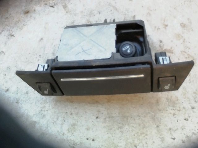 bontott CHRYSLER 300 Első Hamutartó