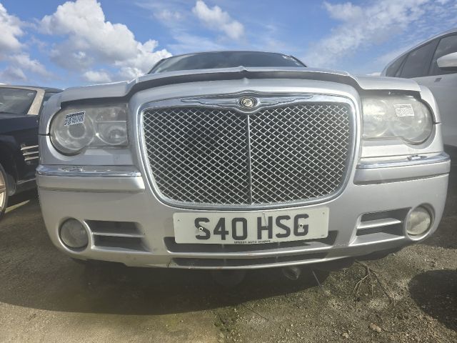 bontott CHRYSLER 300 Első Lökhárító (Részeivel)