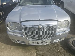 bontott CHRYSLER 300 Első Lökhárító (Részeivel)