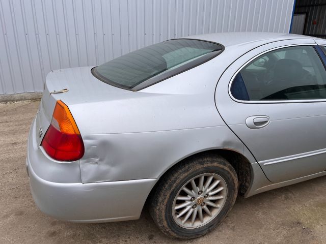 bontott CHRYSLER 300 Jobb első Dobbetét (Kerékjárati, Műanyag)