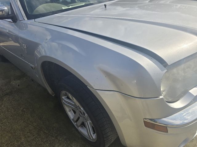 bontott CHRYSLER 300 Jobb első Sárvédő