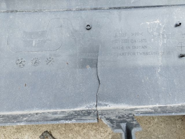 bontott CHRYSLER GRAND Első Lökhárító (Részeivel)