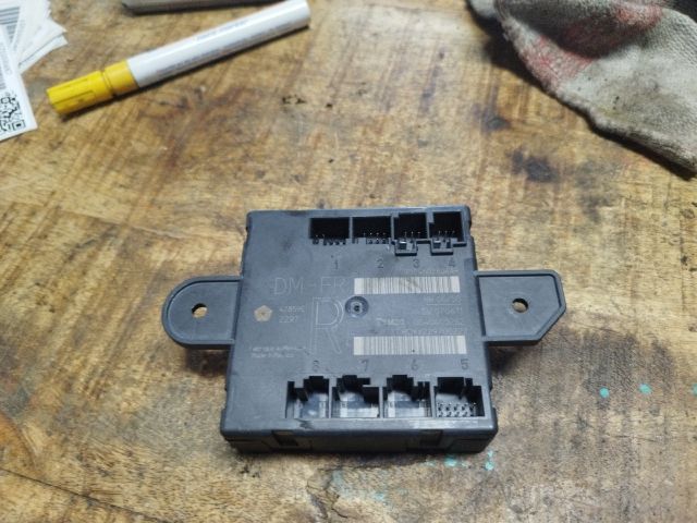 bontott CHRYSLER GRAND Jobb első Ajtó Vezérlőegység