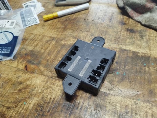 bontott CHRYSLER GRAND Jobb első Ajtó Vezérlőegység