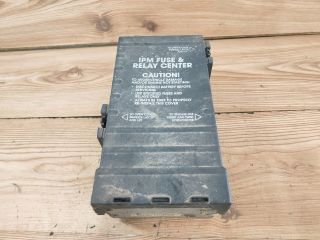 bontott CHRYSLER GRAND VOYAGER Biztosítéktábla Motortér