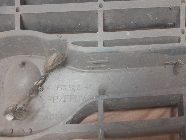 bontott CHRYSLER GRAND VOYAGER Hűtőrács