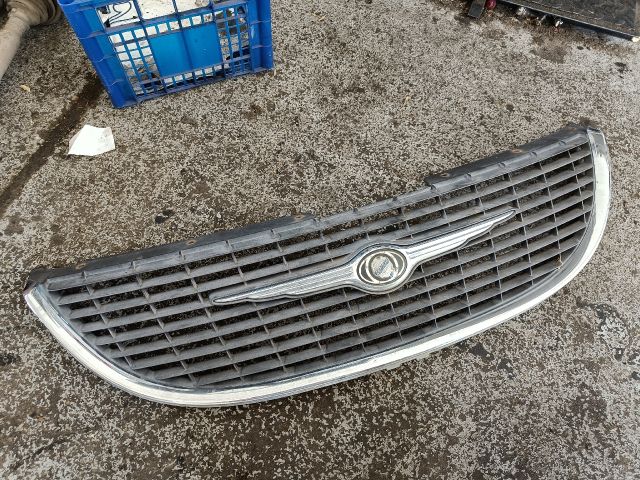 bontott CHRYSLER GRAND VOYAGER Hűtőrács