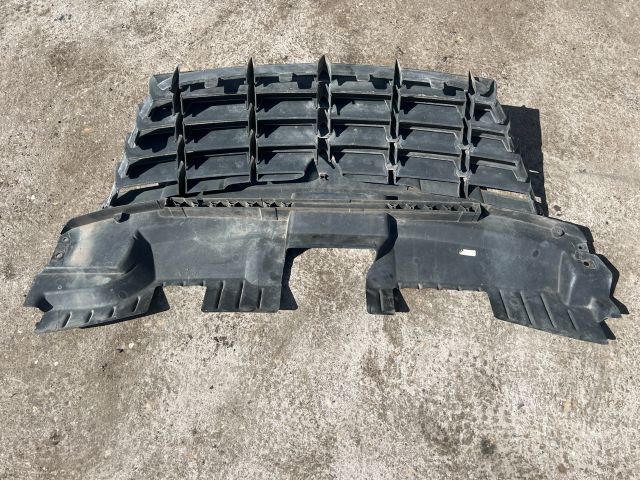 bontott CHRYSLER GRAND VOYAGER Hűtőrács