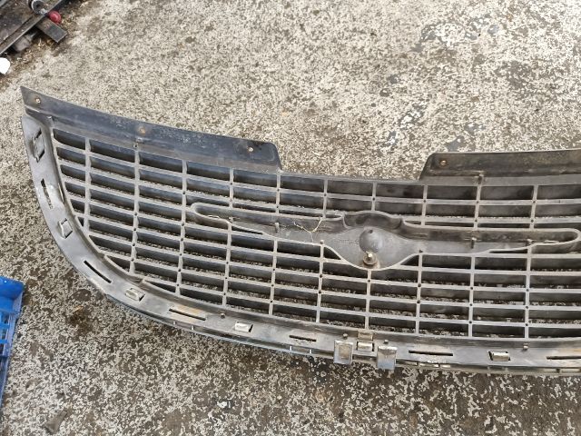 bontott CHRYSLER GRAND VOYAGER Hűtőrács