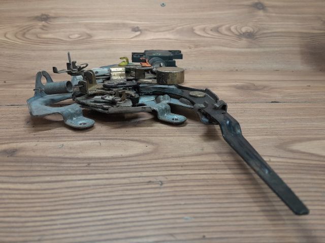 bontott CHRYSLER GRAND VOYAGER Jobb Tolóajtó Zárszerkezet