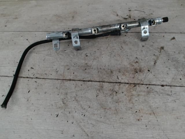 bontott CHRYSLER PT CRUISER Porlasztó Sor / Híd