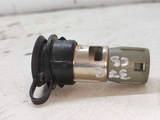 bontott CHRYSLER PT CRUISER Csomagtér Szivargyújtó Aljzat