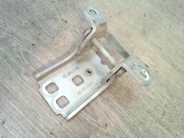 bontott CHRYSLER PT CRUISER Jobb első Alsó Zsanér